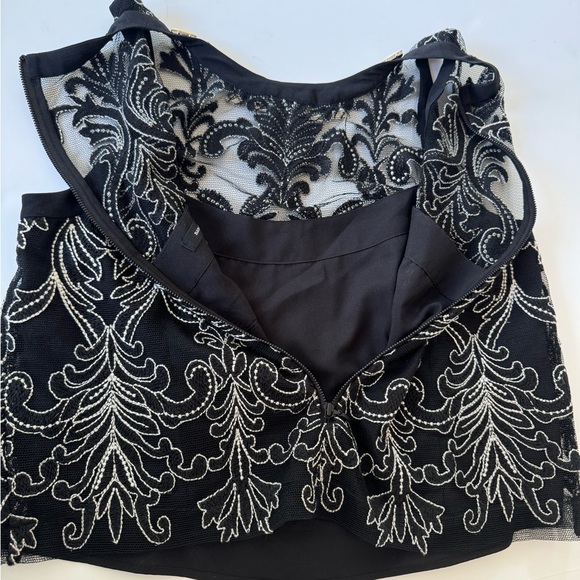 NANETTE LEPORE black and cream netted SS top with silk cami - sz. 6 - Picture 3 of 10